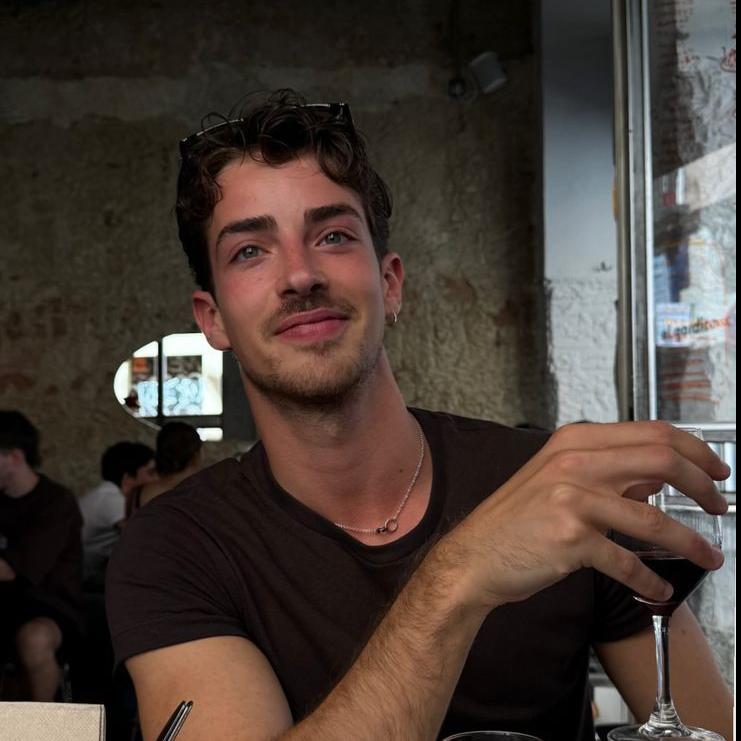 𝙴𝚉𝚁𝙰 𝙷𝙰𝙼𝙸𝙻𝚃𝙾𝙽