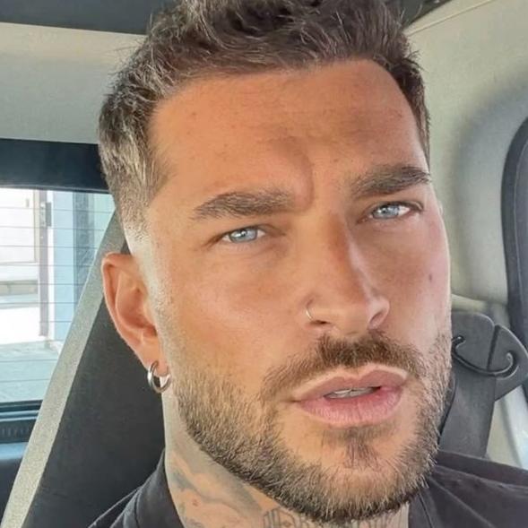 𝘌𝘯𝘻𝘰 𝘉𝘦𝘭𝘭𝘶𝘤𝘪 