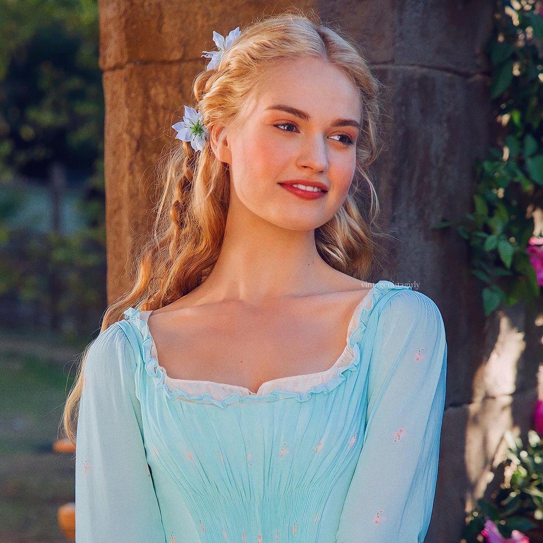 𝑨𝑟𝑎𝑏𝑒𝑙𝑙𝑎 𝑬𝑙𝑖𝑧𝑎𝑏𝑒𝑡ℎ 𝑷𝑒𝑚𝑏𝑟𝑜𝑘𝑒