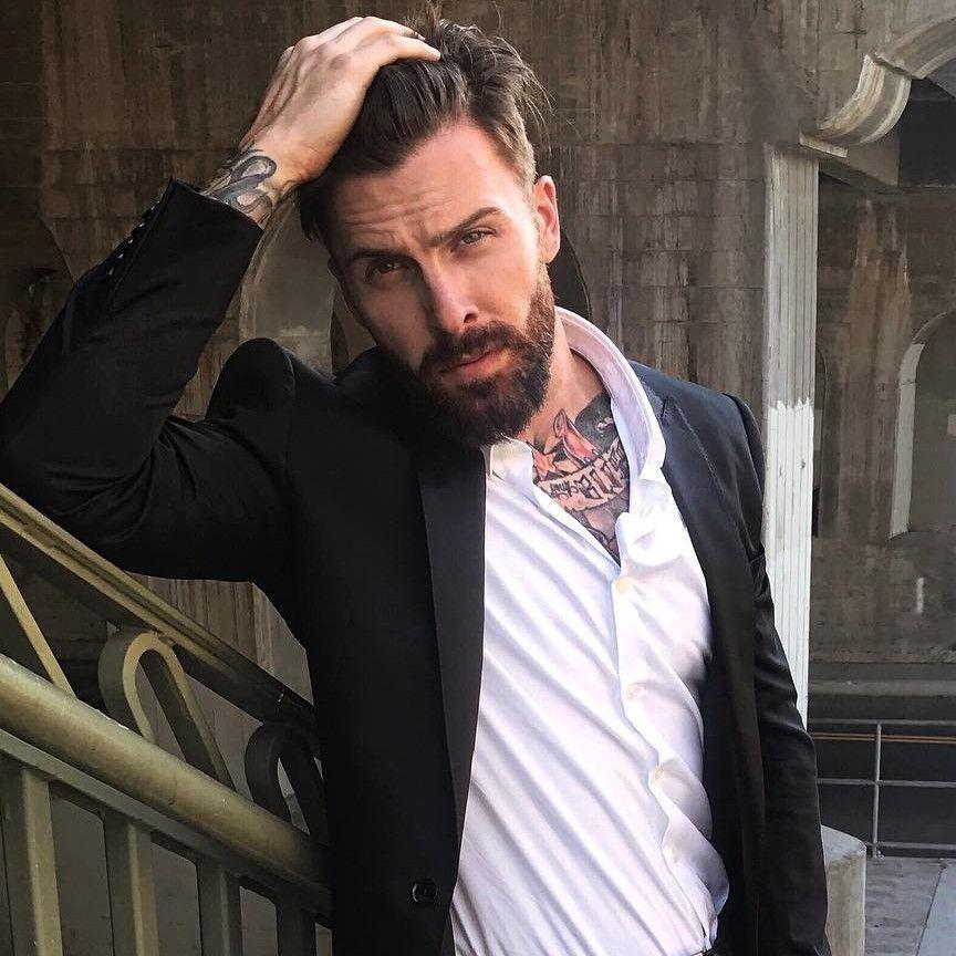 Ashi&euml;l Volk&oslash;v