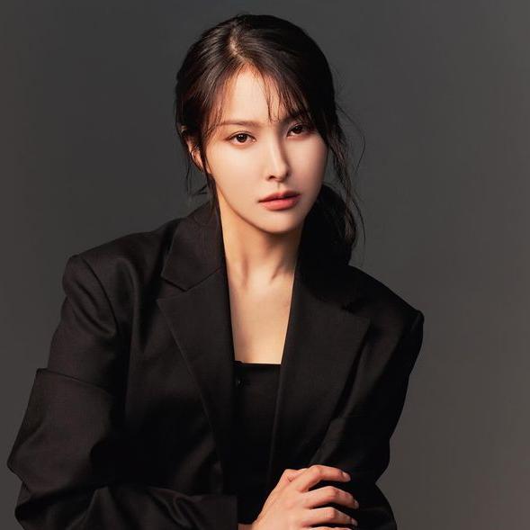 Ji Woo  